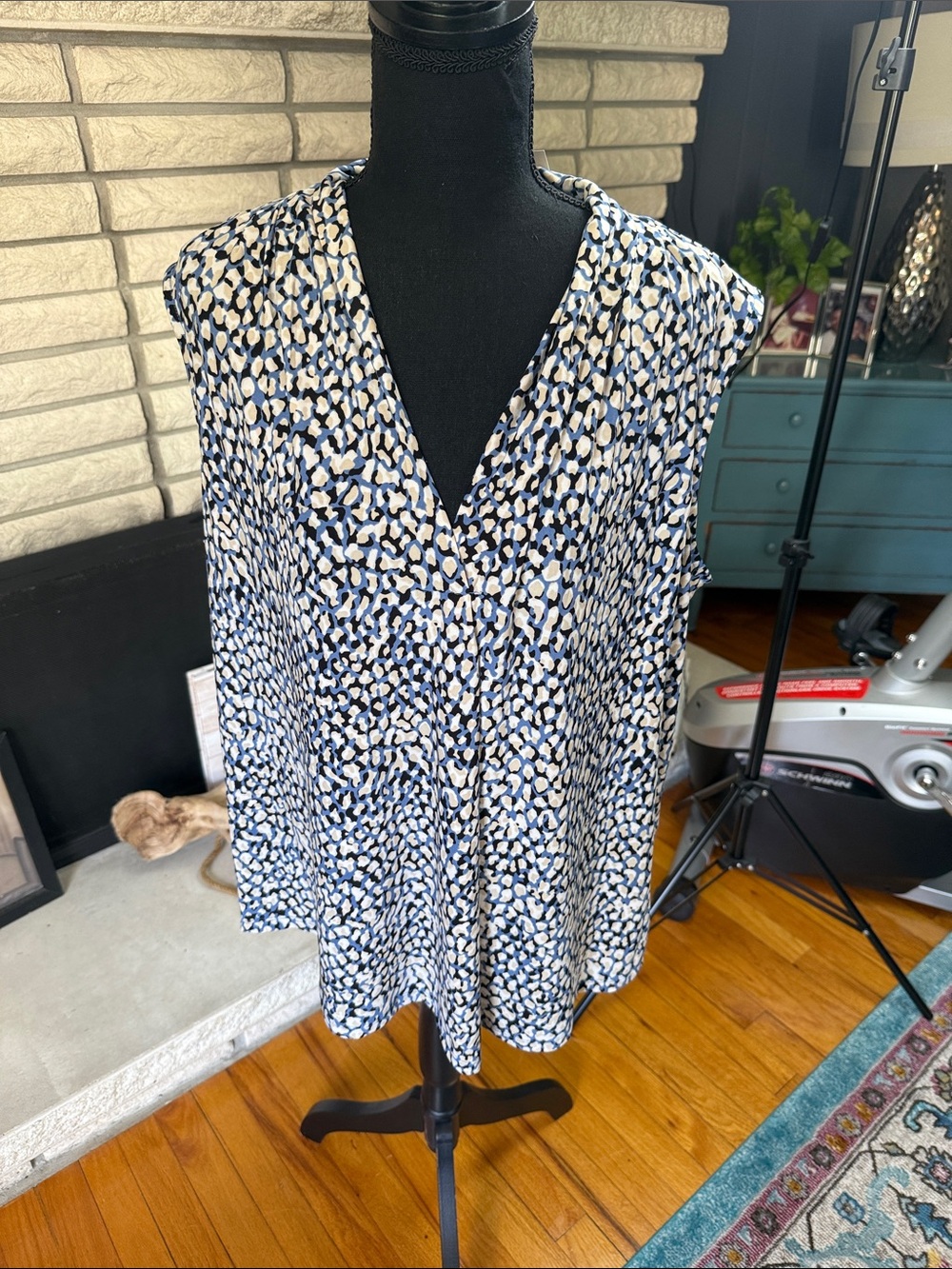 Anne Klein Blue and White Sleeveless V-Neck Printed Tunic